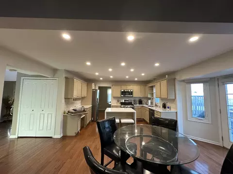 Kitchen - 19211 Brompton Ct, Mokena, IL 60448 photo 6 of 7