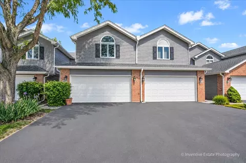 8304 Highpoint Cir #B, Darien, IL 60561