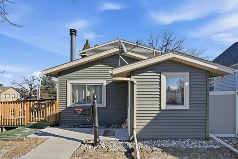 2137 Vine St, Davenport, IA 52804