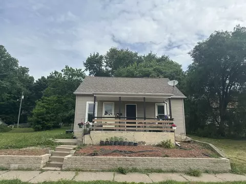 710 5th St W, Davenport, IA 52802