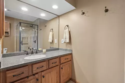 Bath - 811 16th St, Fulton, IL 61252 photo 2 of 3