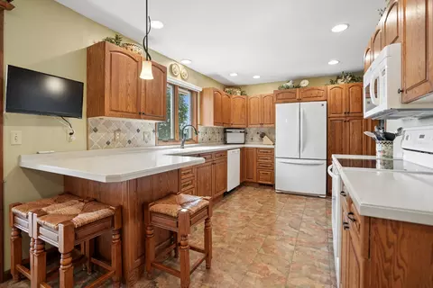 Kitchen - 811 16th St, Fulton, IL 61252 photo 1 of 3