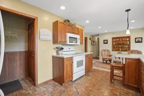 Kitchen - 811 16th St, Fulton, IL 61252 photo 3 of 3