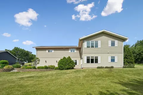 Exterior - 811 16th St, Fulton, IL 61252 photo 5 of 6