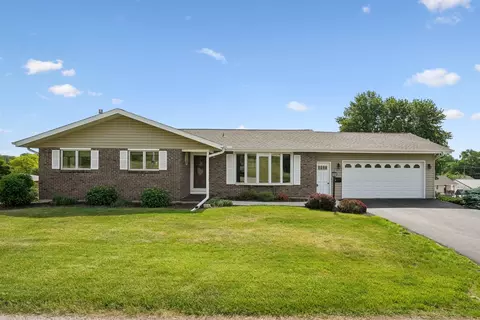 811 16th St, Fulton, IL 61252