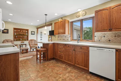 Kitchen - 811 16th St, Fulton, IL 61252 photo 2 of 3