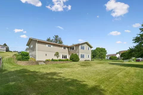 Exterior - 811 16th St, Fulton, IL 61252 photo 4 of 6