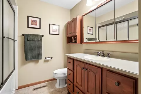 Bath - 811 16th St, Fulton, IL 61252 photo 1 of 3