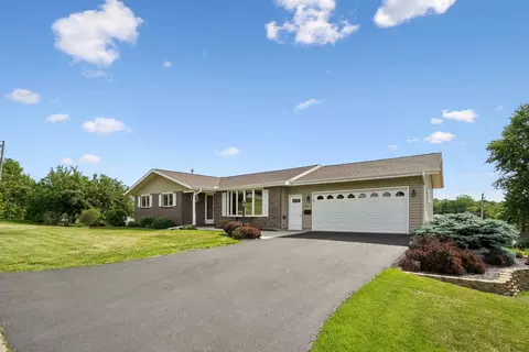 Exterior - 811 16th St, Fulton, IL 61252 photo 2 of 6
