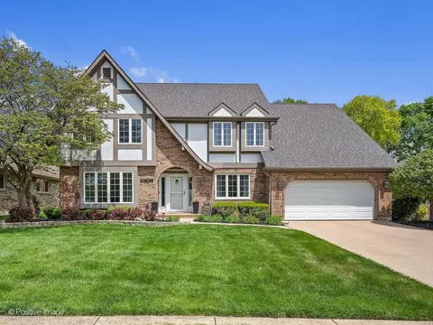 21 W768 Mccarron Rd, Glen Ellyn, IL 60137