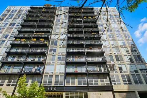 450 W Briar Pl #10H, Chicago, IL 60657