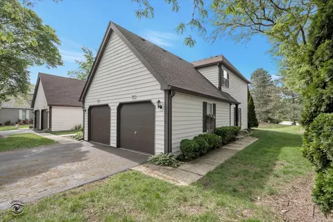 2615 Oakshire Ct, Aurora, IL 60502