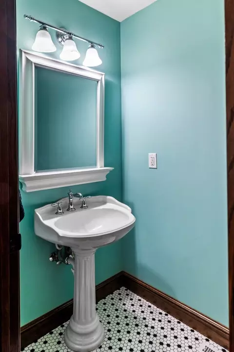 Bath - 606 Harvey Rd, Downs, IL 61736 photo 6 of 10