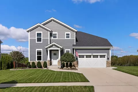 260 E Parkland Dr, Island Lake, IL 60042