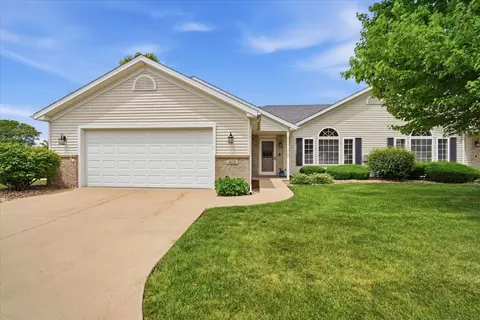 1419 Inglewood Cir, Bloomington, IL 61704