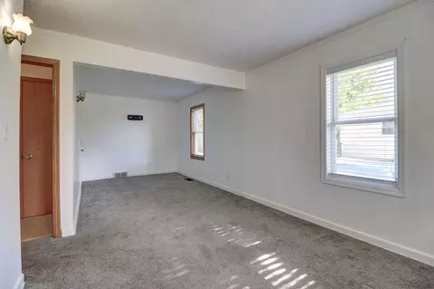 Living - 301 Ash Ave, Morrison, IL 61270 photo 4 of 6
