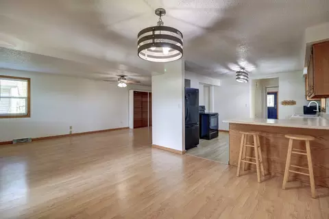 Living - 301 Ash Ave, Morrison, IL 61270 photo 5 of 6