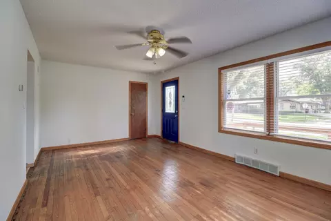 Living - 301 Ash Ave, Morrison, IL 61270 photo 2 of 6