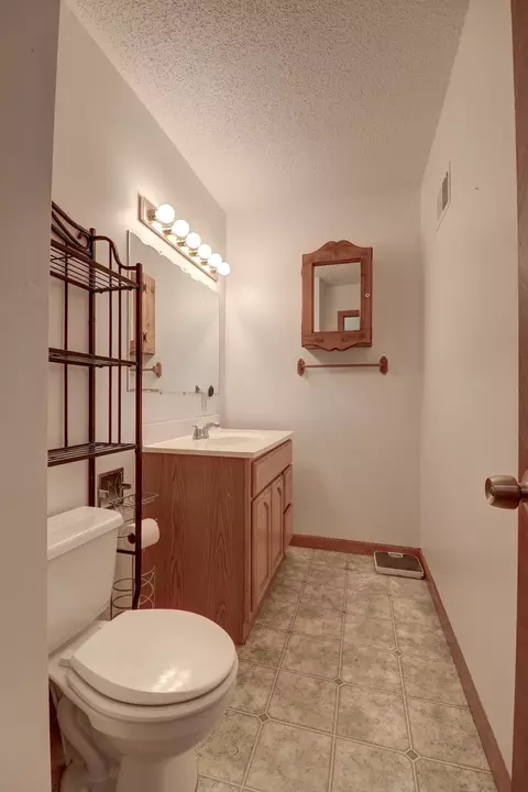 Bath - 301 Ash Ave, Morrison, IL 61270 photo 1 of 2