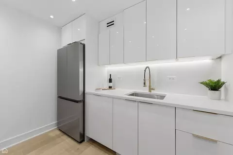 Kitchen - 100 E Walton St #36D, Chicago, IL 60611 photo 3 of 4