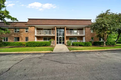 1102 Westover Ln #1B, Schaumburg, IL 60193