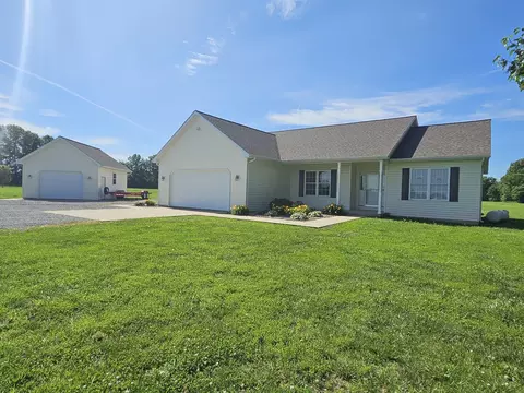 Exterior - 17619 E Angling Rd, Mount Vernon, IL 62864 photo 2 of 16