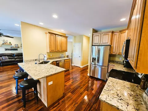 Kitchen - 17619 E Angling Rd, Mount Vernon, IL 62864 photo 2 of 2