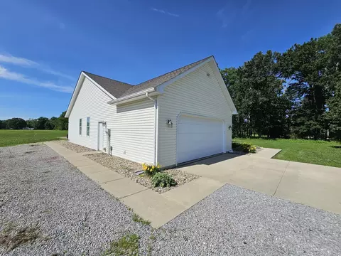 Exterior - 17619 E Angling Rd, Mount Vernon, IL 62864 photo 15 of 16