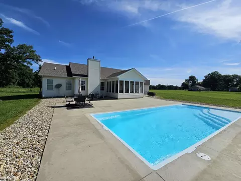 Exterior - 17619 E Angling Rd, Mount Vernon, IL 62864 photo 5 of 16