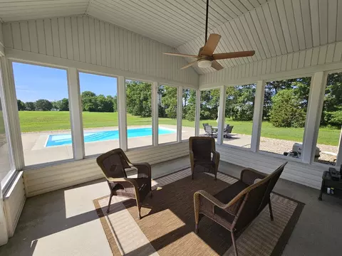 Exterior - 17619 E Angling Rd, Mount Vernon, IL 62864 photo 4 of 16