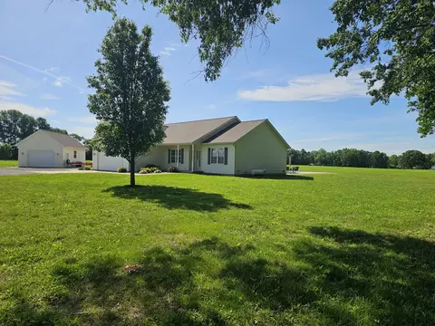 Exterior - 17619 E Angling Rd, Mount Vernon, IL 62864 photo 10 of 16