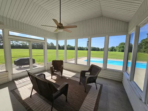 Exterior - 17619 E Angling Rd, Mount Vernon, IL 62864 photo 6 of 16