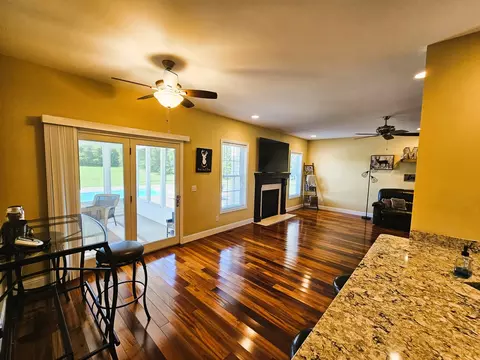 Living - 17619 E Angling Rd, Mount Vernon, IL 62864 photo 3 of 3