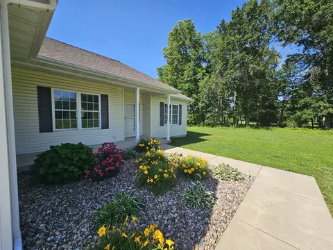Exterior - 17619 E Angling Rd, Mount Vernon, IL 62864 photo 11 of 16