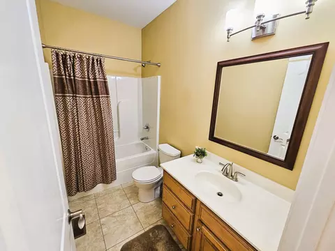 Bath - 17619 E Angling Rd, Mount Vernon, IL 62864 photo 3 of 3