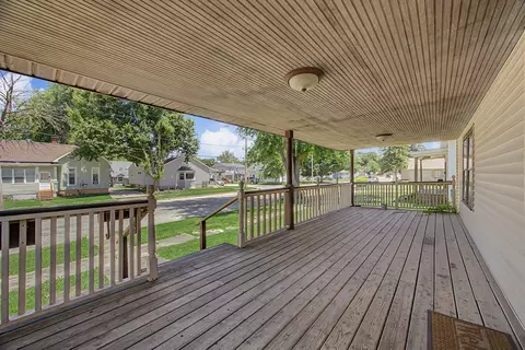 Exterior - 1206 E Main St, Clinton, IL 61727 photo 5 of 8