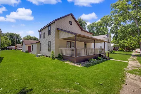Exterior - 1206 E Main St, Clinton, IL 61727 photo 2 of 8