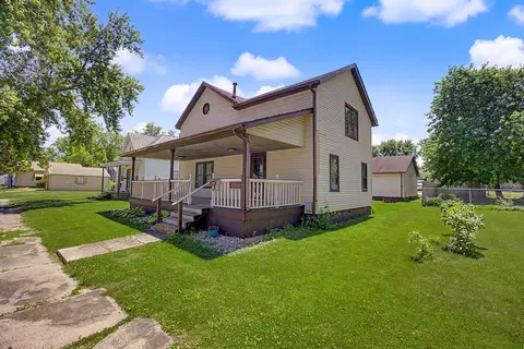 Exterior - 1206 E Main St, Clinton, IL 61727 photo 3 of 8