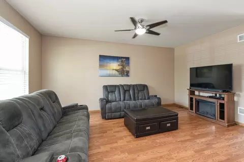6301 Southridge Dr, Plainfield, IL 60586 photo 2