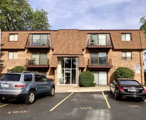 4833 W 109th St #201, Oak Lawn, IL 60453