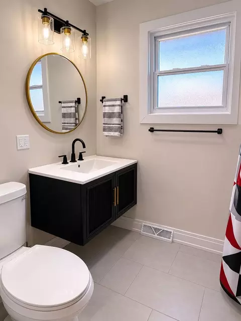 Bath - Undisclosed, Niles, IL 60714 photo 1 of 2