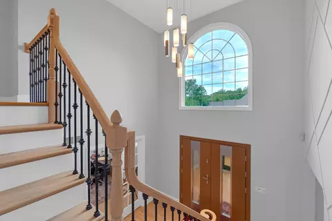 Entry Way - 902 Doral Dr, Bartlett, IL 60103 photo 2 of 5