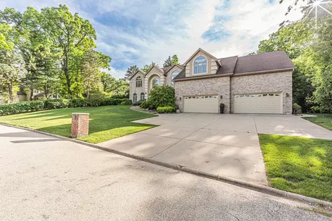 Exterior - 902 Doral Dr, Bartlett, IL 60103 photo 5 of 12