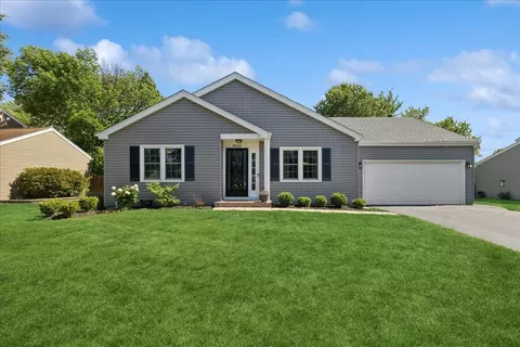 5825 Hancock Ln, Gurnee, IL 60031