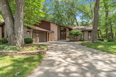 18039 Whitman Ln, Lansing, IL 60438