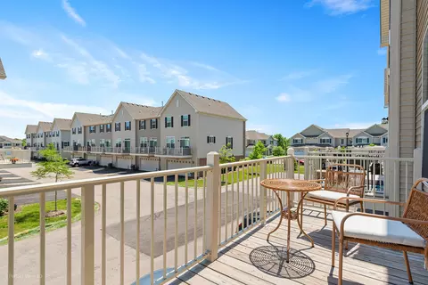 1611 Bentz Way, Batavia, IL 60510