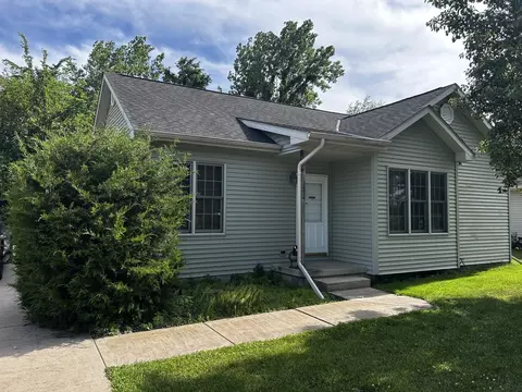 125 W 1st St, Braidwood, IL 60408