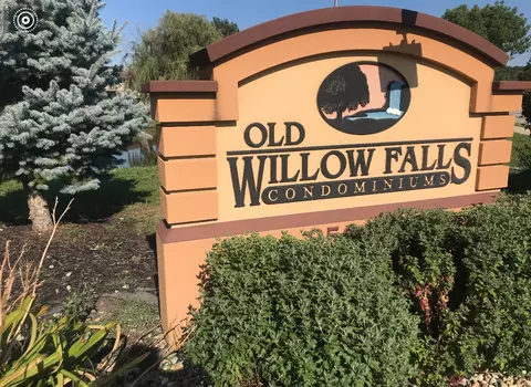 850 E Old Willow Rd #116, Prospect Heights, IL 60070