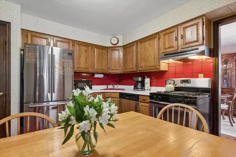 Kitchen - 1699 Harding Rd, Northfield, IL 60093 photo 1 of 2