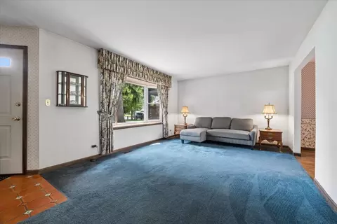 Living - 1699 Harding Rd, Northfield, IL 60093 photo 1 of 3